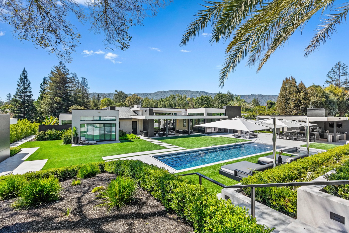 Constitution Ave estate