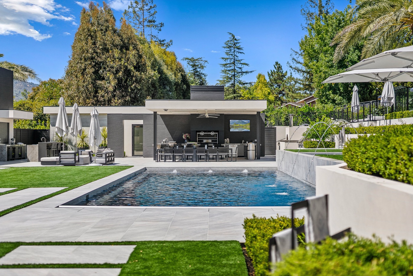 Constitution Ave luxury